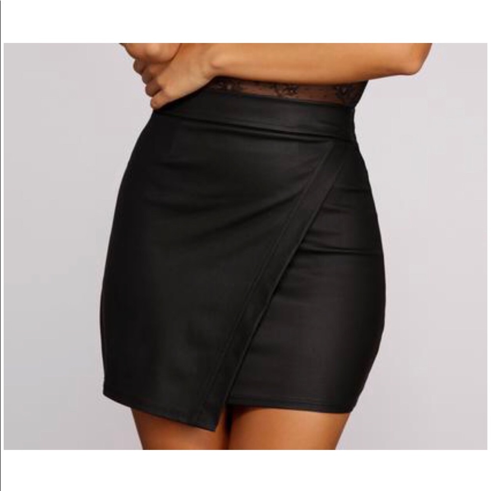 💜 Windsor Faux Leather Mini Skirt in Black NWT